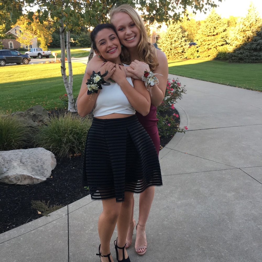 Black high waisted skirt🖤